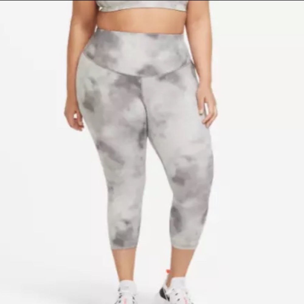 Women's Nike Plus Size Nike Dri-Fit Tight Fit Mid Rise Crop Length Leggings